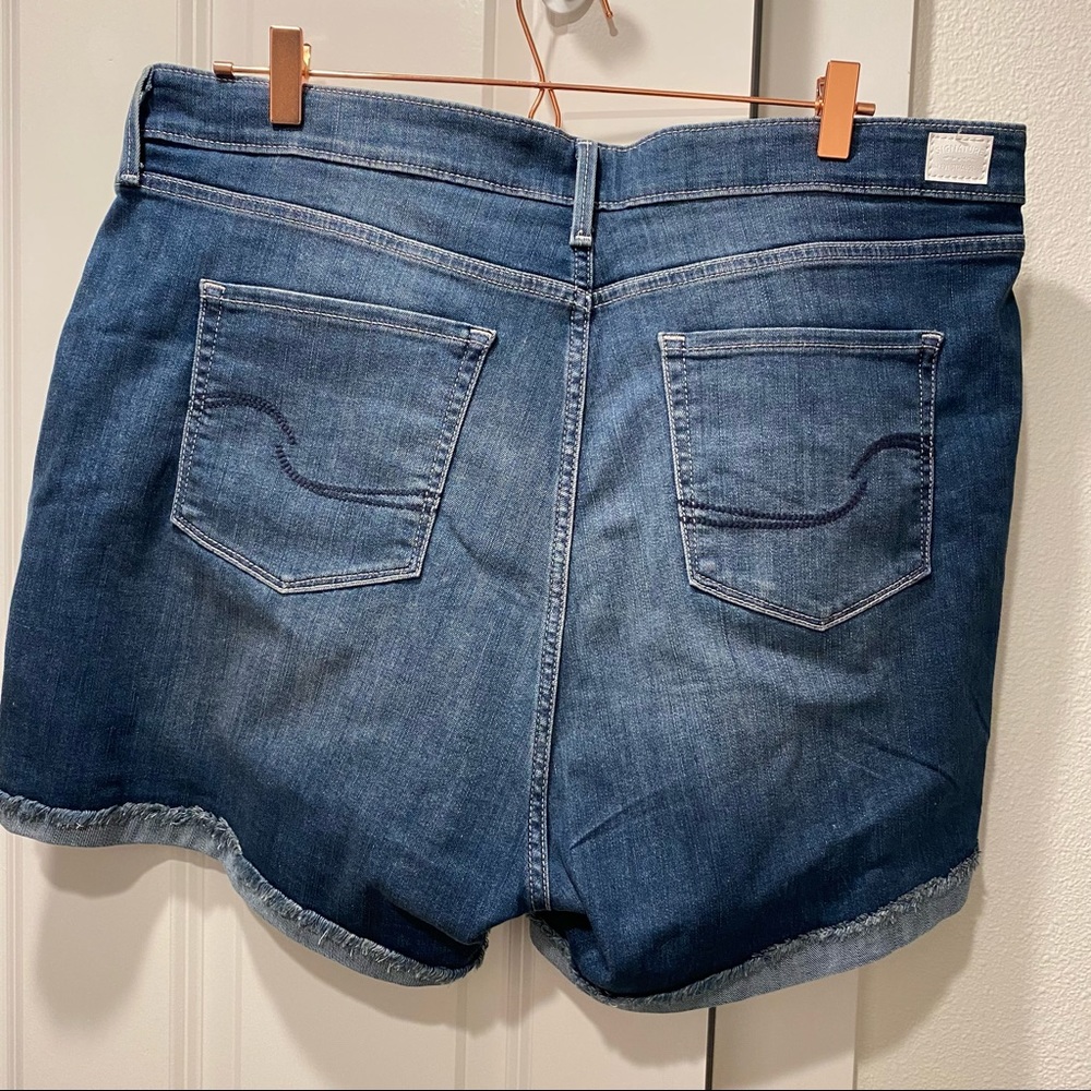 Levi’s shorts 22 nwt irregular - Picture 2 of 3